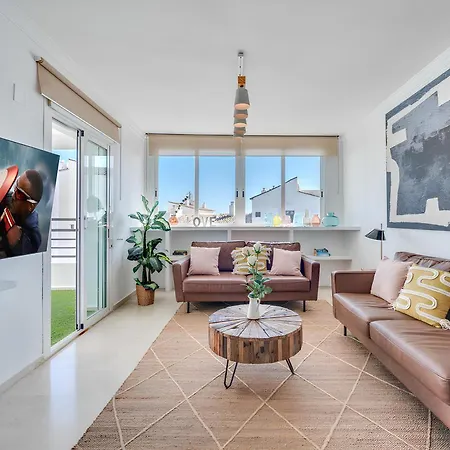 Apartment Vacation I Terrazas De Banus, Romantic, Jacuzzi, Pet-friendly, Cosy Duplex Penthouse, 2min Walk To Marina Marbella